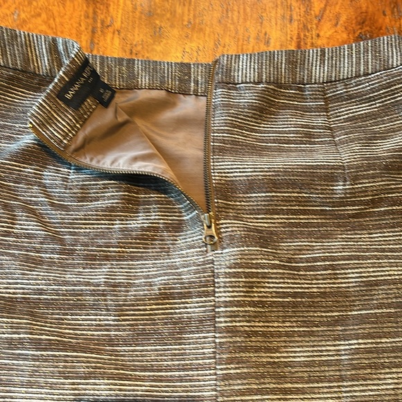 Banana Republic Pencil Skirt - Size 10 - Picture 3 of 9